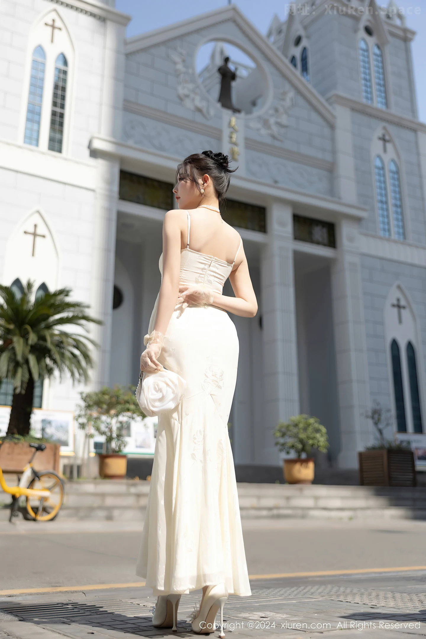 图片[2]-[XiuRen秀人网]VOL.8538 女神杨晨晨Yome性感白色连衣裙配白色丝袜秀完美身材诱惑写真81P-秀人网官方网站